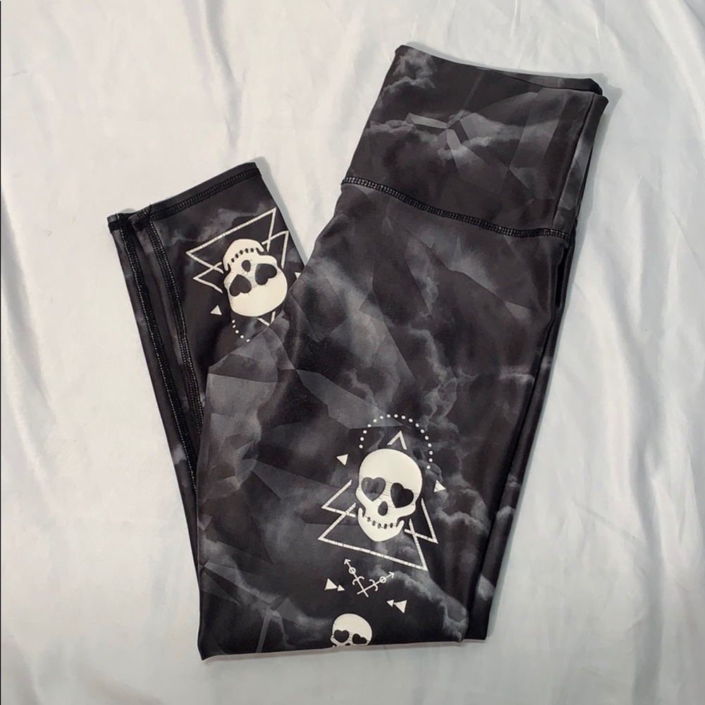 Skull Active Leggings Size Medium